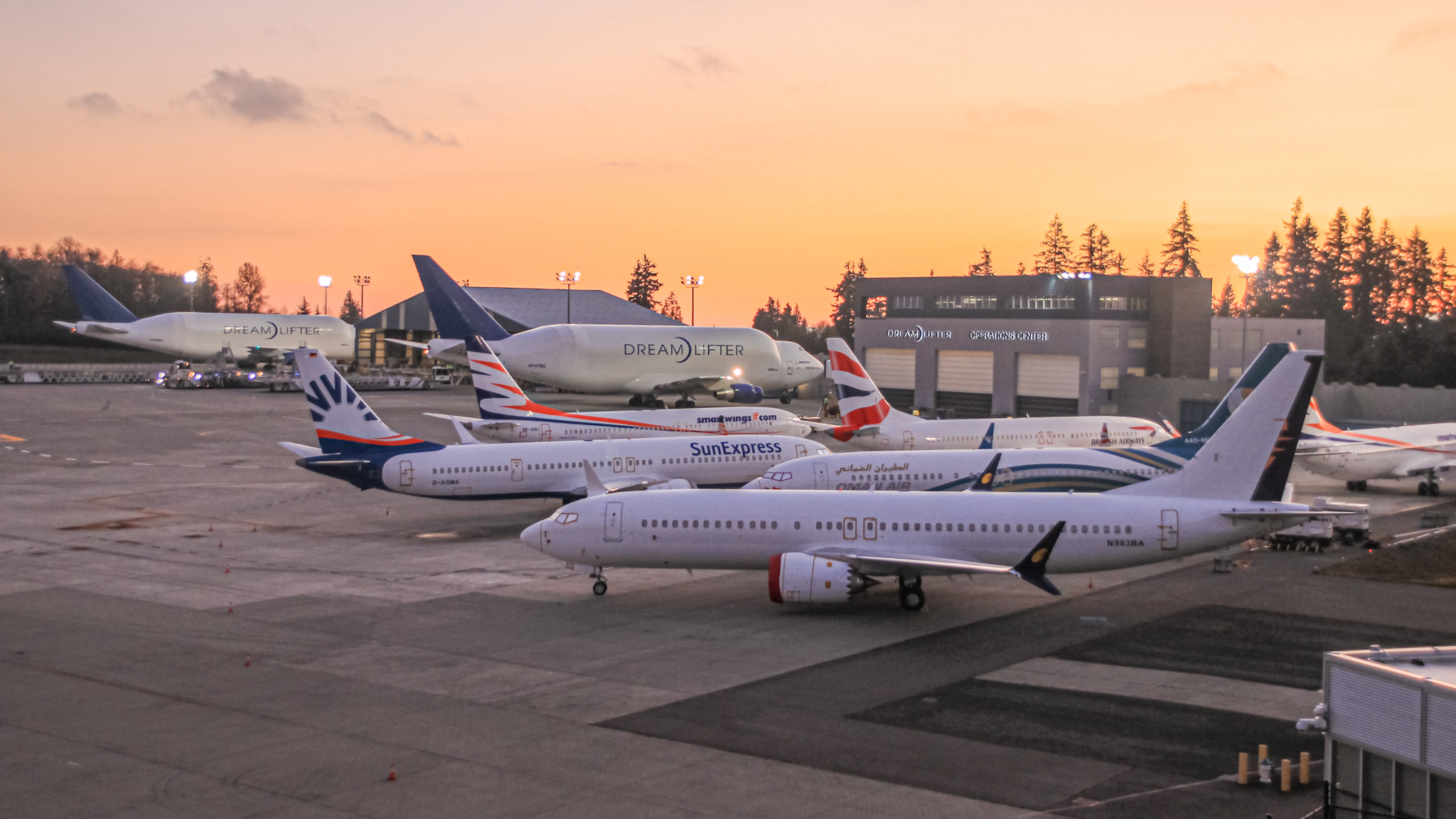 Full size: Airport Photo PAE at Snohomish County Airport (Paine Field)